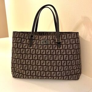 👜 Fendi Brown FF Monogram Tote.